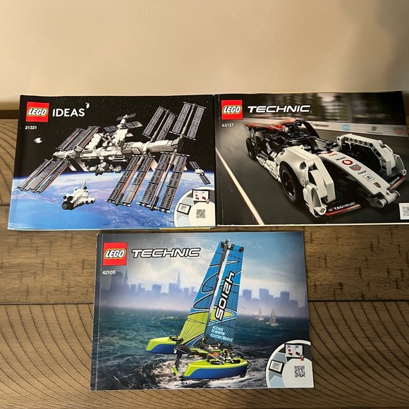 Lego Other - LEGO Ideas And Technic Instruction Manuals. Used